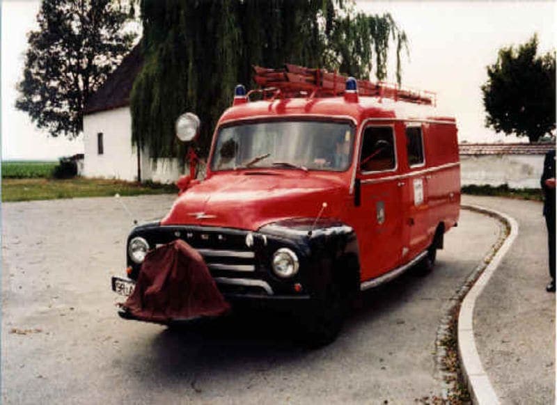 Rotes Löschfahrzeug LF 8 auf Opel-Blitz-Fahrgestell